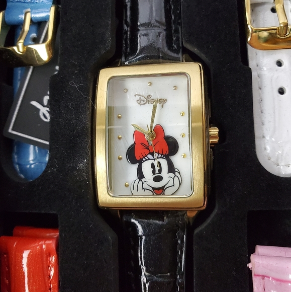 NWOT Disney Minnie mouse changeable banded watch - Picture 2 of 8